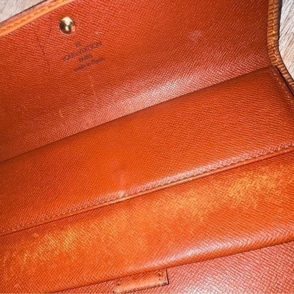 AUTHENTIC Louis Vuitton Monogram wallet/billfold. - Picture 12 of 16